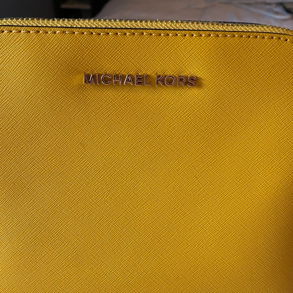 Authentic Michael Kors Crossbody - image 4
